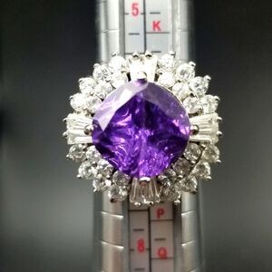 Stunning amythest crystal ice ring size 7. R116